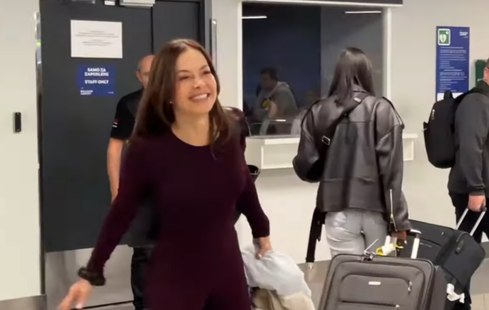 Latinoamerička glumica stigla u Srbiju: Kasandra dočekana na aerodromu