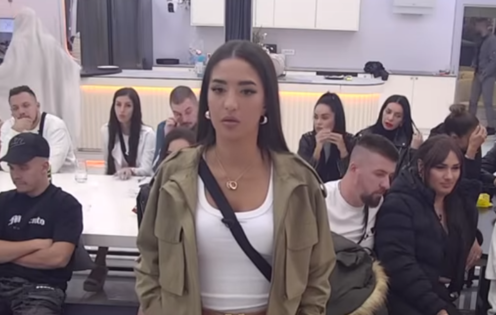 ANĐELA ĐURIČIĆ PREDMET ISMEJAVANJA: Zadrugari je ne štede