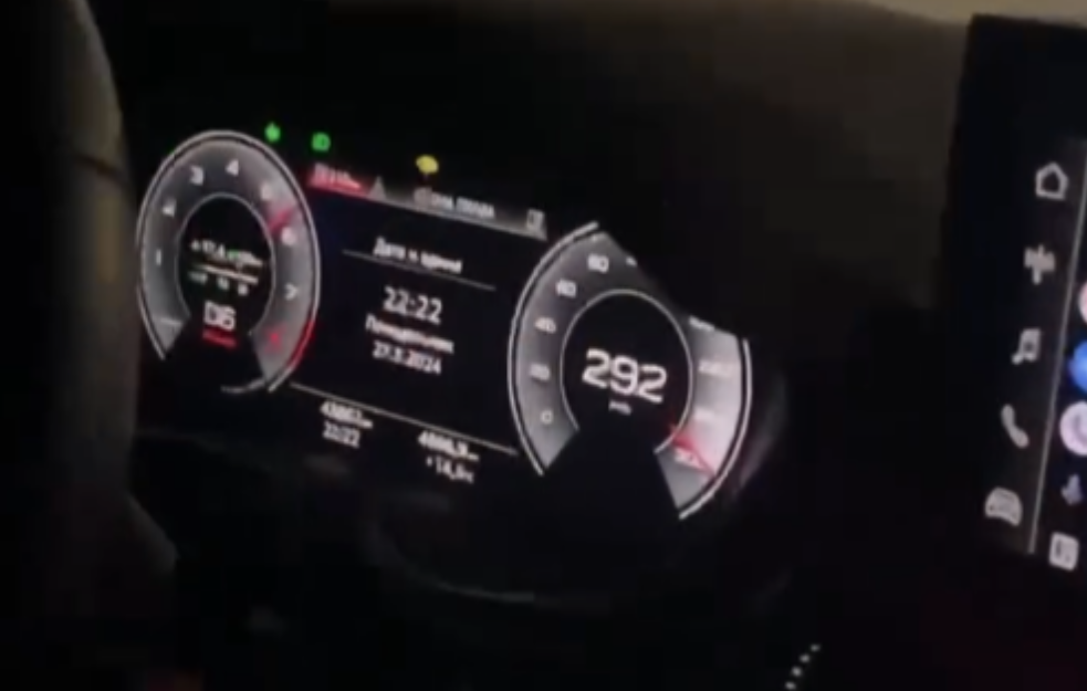 <span style='color:red;'><b>Uznemirujuće</b></span>! Sa 300 km/h u smrt: Simljen jezivi momenat, audi se zabija pod šleper!