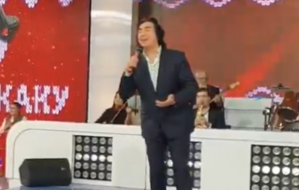 Našeg pevača bivša ucenila da je oženi, evo šta mu je tražila: „Brzo smo se i razveli“