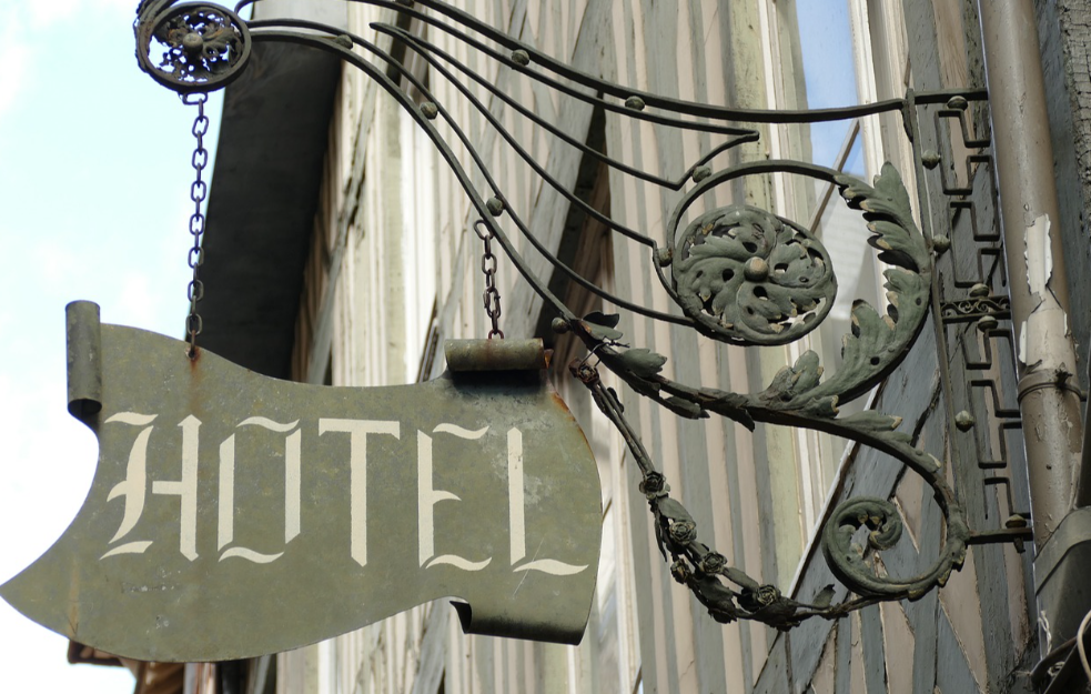 Najčudniji zahtevi gostiju u hotelima: Otopljeni <span style='color:red;'><b>sladoled</b></span> i dijetalna voda...