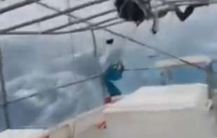 ZASTRAŠUJUĆI URAGAN U MEKSIKU: <span style='color:red;'><b>Ribari</b></span> se suočili sa teškom situacijuom (VIDEO)