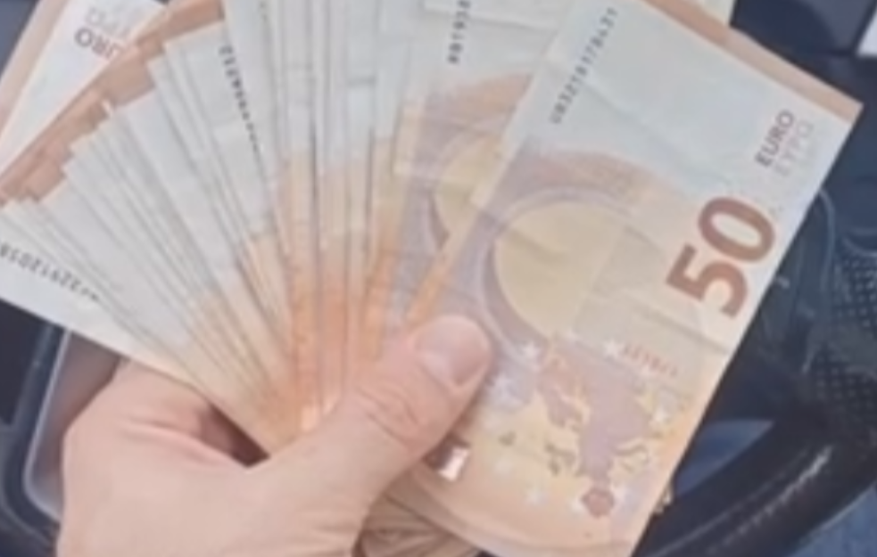 EVO KO BRUKA MUP:  POLICAJAC SE HVALI PLATOM U EVRIMA,  AFTER PARTI DEVOJKAMA I FUDBALEROM VLAHOVIĆEM 