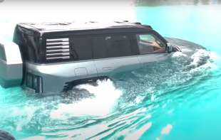 (VIDEO) Ovo je plutajući električni automobil, koristiće se za <span style='color:red;'><b>poplave</b></span>