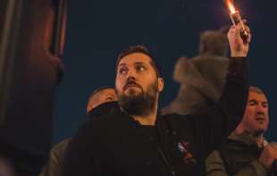 Na protestu u Novom Sadu privedeni <span style='color:red;'><b>Goran Ješić</b></span> i Miran Pogačar