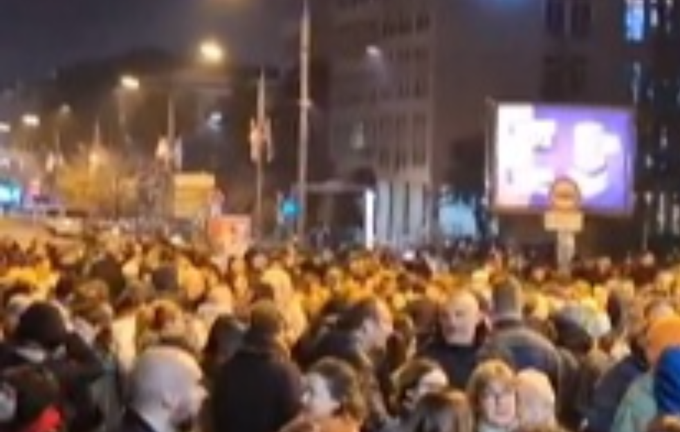 Blokada Varadinskog mosta u Novom Sadu: Građani protestuju, vlast hapsi