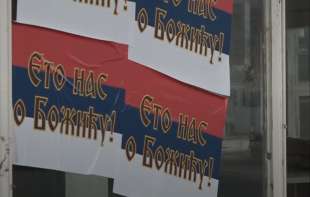 Plakati na severu Kosova i Metohije: <span style='color:red;'><b>Srpska trobojka</b></span> i poruka „Eto nas o Božiću“