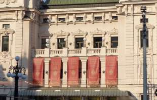 U Beogradskom dramskom pozorištu <span style='color:red;'><b>povređena žena</b></span>: DOBILA POVREDE RUKE