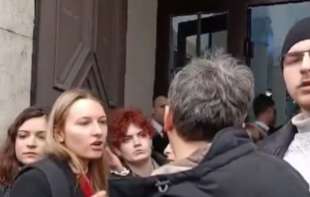 Širi se pobuna studenata: Počela <span style='color:red;'><b>blokada Fakulteta</b></span> političkih nauka