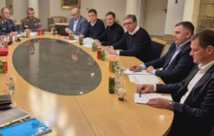 Dušmanima poslata jasna poruka: Vučić sa vojnim vrhom i šefovima vojnih službi