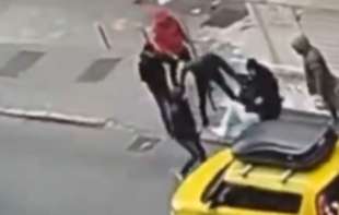 Tuča u centru Beograda: <span style='color:red;'><b>Delije</b></span> prebile navijače Štutgarta (VIDEO)