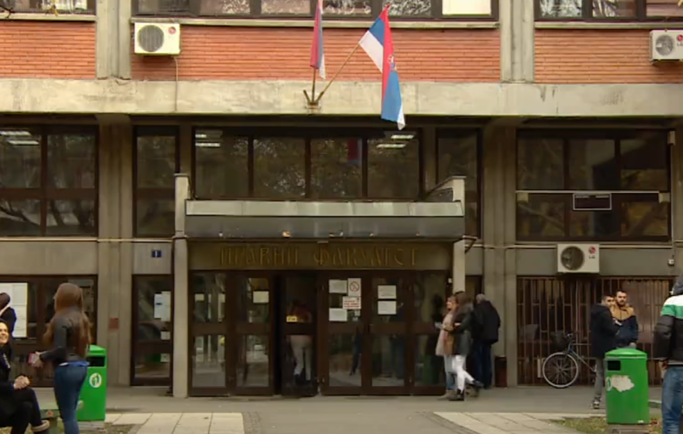 Studenti „do daljnjeg“ blokirali <span style='color:red;'><b>Pravni fakultet</b></span> u Novom Sadu