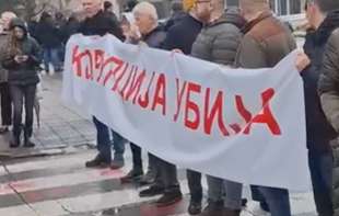 Opozicioni <span style='color:red;'><b>poslanici</b></span> pokušali da upadnu na skup u Metropolu: Dačić zbog opozicionara izašao na sporedni izlaz