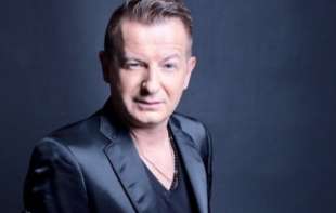 Pevač sa jednim hitom zaradio bogatstvo: Zbog <span style='color:red;'><b>popularnost</b></span>i nije hteo da napusti pravi život