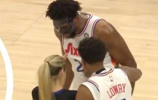 Incident u NBA: Embid se upustio u sukob sa sudijom, saigrači intervenisali