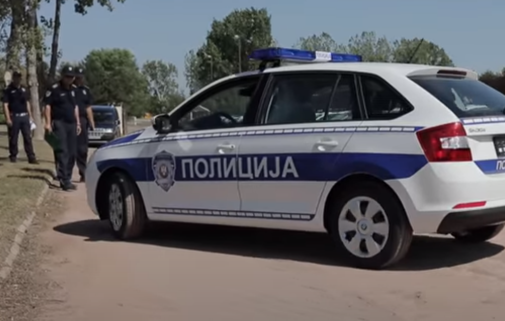 Užas u Batajnici! Mrtav pijan pretukao suprugu, udarao je nogama u glavu