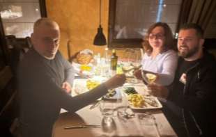 Čedomir Jovanović posle razvoda viđen kako se u kafani veseli sa poznatom pevačicom!
