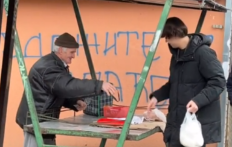 Tiktoker pomogao deki koji se smrzavao dok je po minusu prodavao sir