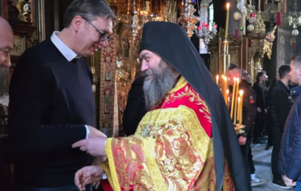 Iz manastora Hilandar Vučić poručuje: 