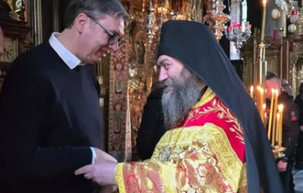 Vučić na HIlandar otišao da bi se slikao