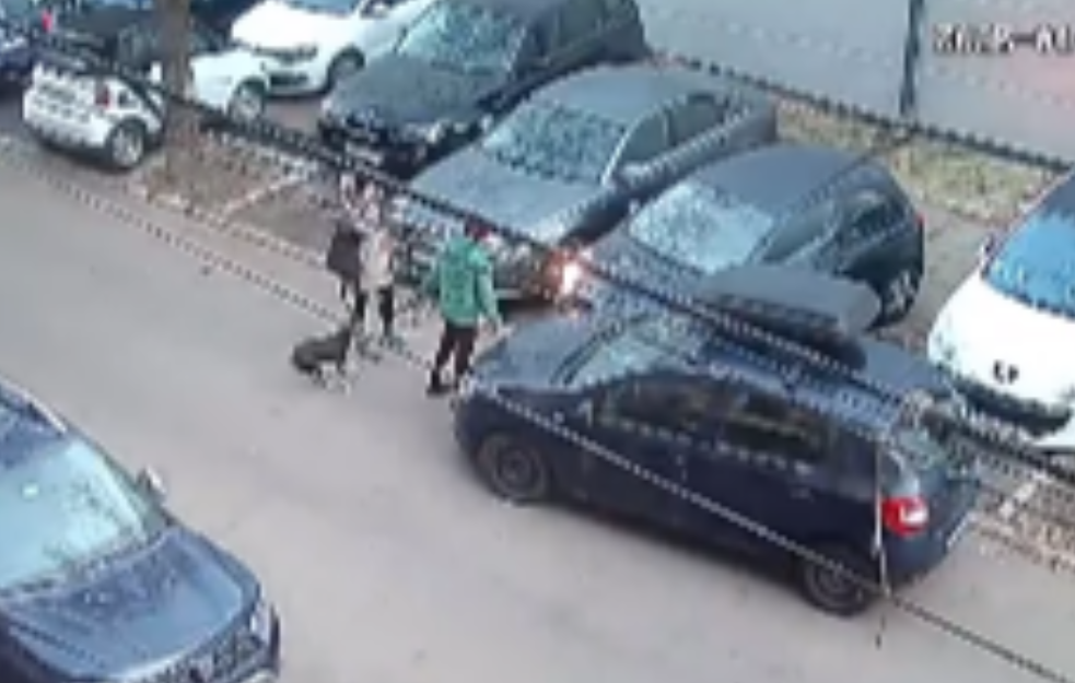 Okršaj komšinica na Zvezdari: Automobil je zagradio, ona pobesnela (VIDEO)