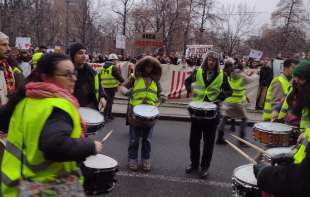 Nova <span style='color:red;'><b>himna</b></span> protesta: Svi u blokade - ustani, Srbijo, da konačno svane! (VIDEO)