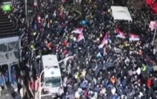 Vučić u Jagodini studente pozvao na dijalog: Srbija napadnuta spolja i iznutra, <span style='color:red;'><b>kriminalac</b></span> Šolak manipuliše decom (VIDEO)