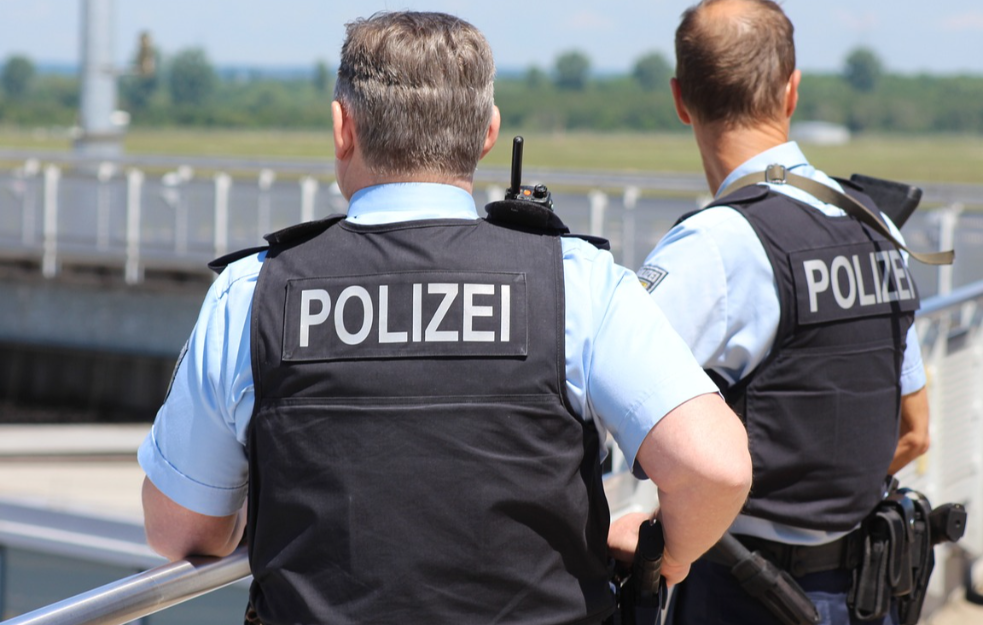 Policija u EU sumnja da se iz Srbije iznose velike količine GOTOVINE, <span style='color:red;'><b>pretres</b></span>aju vozila