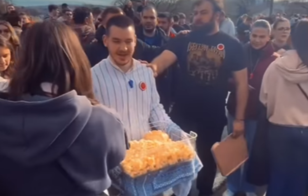 DOLAZE NEKE NOVE, LEPŠE GENERACIJE - studenti proslavljaju Savindan na Autokomandi (VIDEO)