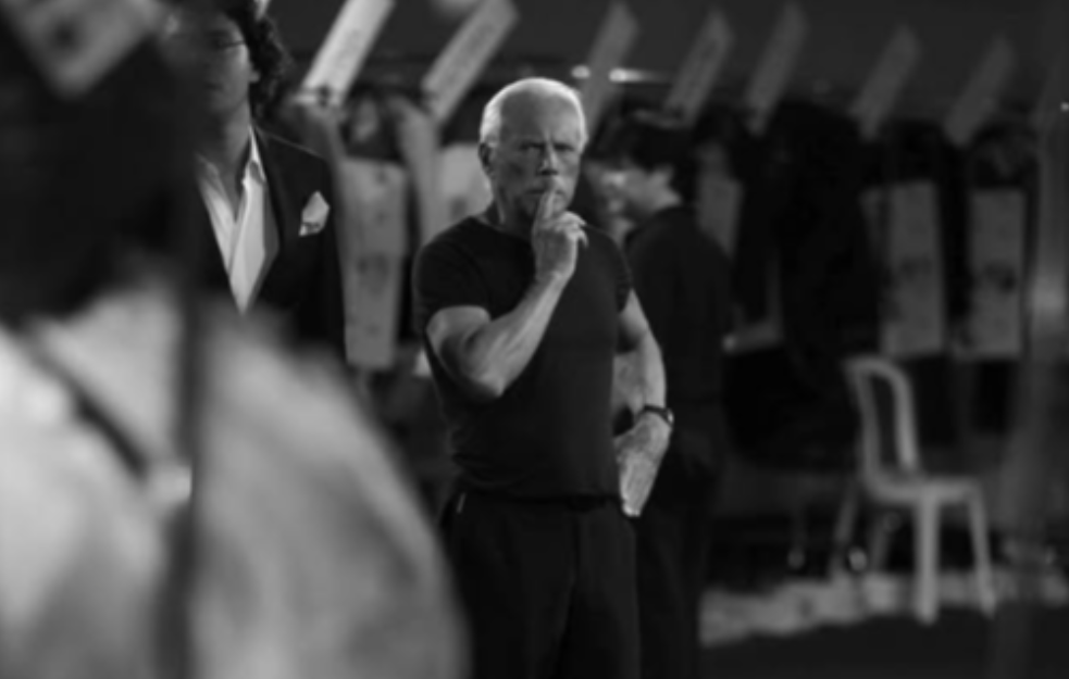  Armani proslavio 20 godina Armani privea efektnom revijom: Saten, šljokice i luksuzna fluidnost (FOTO+VIDEO)