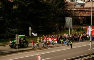 POSTAVLJENA JOJ JE MEĐUVILIČNA FIKSACIJA Oglasio se UKC Vojvodine: Ovo je stanje studentkinje <span style='color:red;'><b>pretučen</b></span>e u Novom Sadu