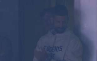 Jedan je Nole: Novak Đoković došao na derbi u duksu sa natpisom “Studenti su šampioni” (FOTO)