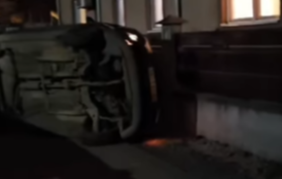 Prevrnuo se automobil na ALTINI (VIDEO)