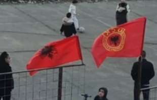 Na igralištu postavljene zastave Albanije i OVK - RODITELJI SRPSKE DECE PRSTRAVLJENI (FOTO)