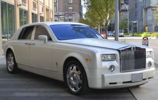  Miriše kao lova: Rolls-Royce lansira vrhunski parfem za automobile