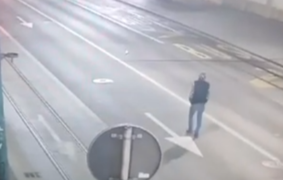 (UZNEMIRUJUĆI VIDEO) Trenutak stradanja muškarca u Ruzveltovoj ulici