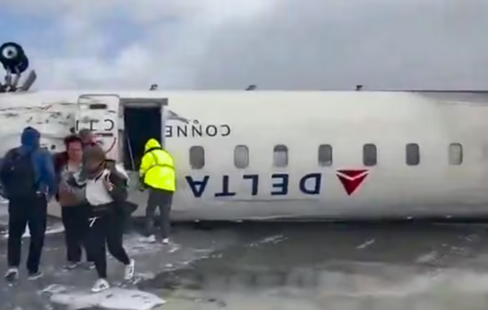  Zahvaljujući dizajnu i inžinjeringu svi putnici i posada preživeli pad aviona u Torontu