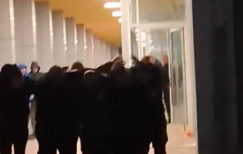 Lokalni front: Preko dvesta policajaca čuvalo gradonačelnika Kraljeva od sopstvenih građana