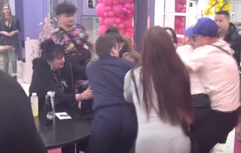 Učesnici u Eliti žestoko zaratili, obezbeđenje opkolilo kuću (VIDEO)