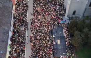 <span style='color:red;'><b>Veliki protest</b></span>i i danas širom Srbije: Hiljade građana u Vršcu dočekalo studente-pešake, svi čekaju Niš! (VIDEO)