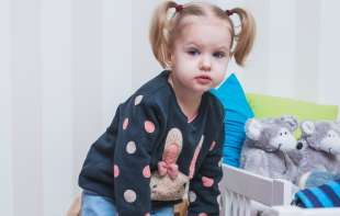 Stručnjaci upozoravaju: Hodalice, njihalice, ljuljaške za bebe mogu usporiti <span style='color:red;'><b>razvoj</b></span> dece