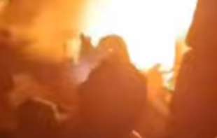 JEZIVO: Vojni avion pao na kuće, oko 50 preminulih (VIDEO)