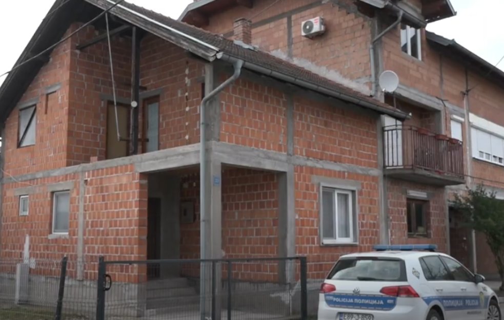 Ušla je sa njih troje u prodavnicu, pa rekla gde ih vodi! 