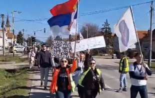 Prosvetari u maršu do Čačka stigli u Obrenovac: Dočekali ih građani i gimnazijalci