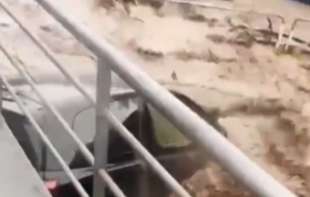 APOKALIPSA U ŠPANIJI: Bujica nosi sve pred sobom (VIDEO)