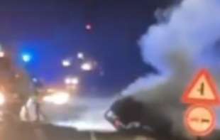 Stravična tragedija kod Subotice: Dve osobe žive izgorele u <span style='color:red;'><b>zapaljen</b></span>om vozilu, druge dve spašene u poslednjem trenutku (VIDEO)