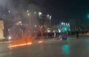 Nasilje i protesti u Grčkoj: Sukob demonstranata i policije zbog 57 žrtava železničke nesreće (VIDEO)