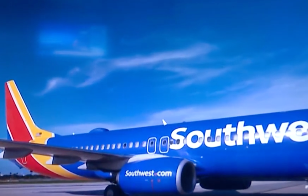Putnica naga trčala kroz avion i pokušala da uđe u kokpit: 