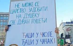 Nema stajanja: <span style='color:red;'><b>Veliki protest</b></span> prosvetnih radnika u Čačku