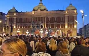 Srbija se smiriti ne može: Žene, studenti, radnici i građani zajedno na osmomartovskom maršu (VIDEO) 